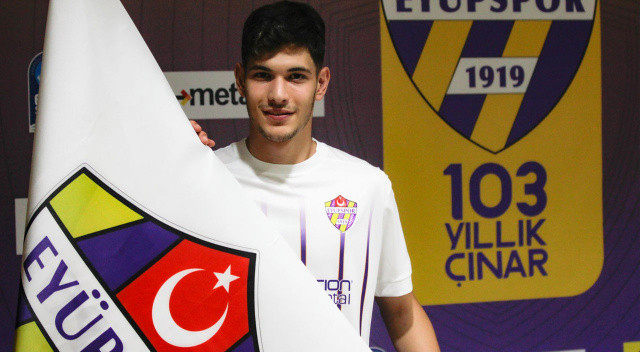 Süper Lig'i kıl payı kaçıran Eyüpspor gelecek sezona iddialı bir kadroyla giriyor... Galatasaray'dan Alparslan Öztürk ve Kayserispor kaptanı Uğur Demirok ile savunmayı güçlendiren Eflatun-Sarılılar, Süper Lig'in deneyimli ismi İbrahim Akdağ da dahil 10 futbolcuyu açıkladı, transfer şov yaptı.... Eskişehirspor'dan genç kaleci Cengiz Alp Köseer'