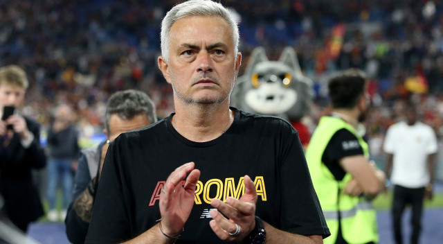 Sky Sport Italia'nın haberine göre, Ligue 1 şampiyonluğu yaşadığı Lille'de Haziran 2023'e kadar sözleşmesi bulunan Zeki Çelik, 4 yıllık imza atacak. 
Portekizli fenomen teknik direktör Jose Mourinho yönetimindeki ilk sezonunda UEFA Avrupa Konferans Ligi'ni kazanan Serie A ekibi, yeni sezona da iddialı hazırlanıyor.  Daha önce Mile Svilar ve Nemanja Matic'i kadrosuna katan Roma'nın hedefinde orta saha oyuncusu Davide Frattesi bulunuyor.