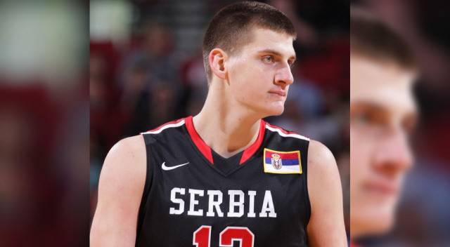 2014 NBA draftında 2. tur 41. sıradan seçilen ve kimsenin bir süper yıldız olmasını beklemediği Jokic, bir süredir serbest oyuncu statüsündeydi.
Çok sayıda teklif alan Sırp yıldız, Denver Nuggets'ın dev teklifini geri çeviremedi.