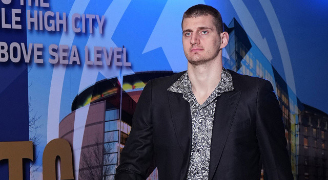 Nikola Jokic ayrıca sözleşmesinin 5. yılında ise 60 milyon Dolarlık bir oyuncu opsiyonuna sahip olacak.
Bu anlaşma NBA tarihinin en pahalı sözleşmesi olarak da tarihe geçti.