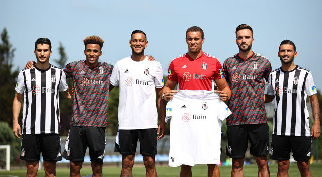 Beşiktaş'ın yeni sezonda giyeceği formaların tanıtımı yapıldı... Beşiktaş Kulübü İkinci Başkanı Engin Baltacı,