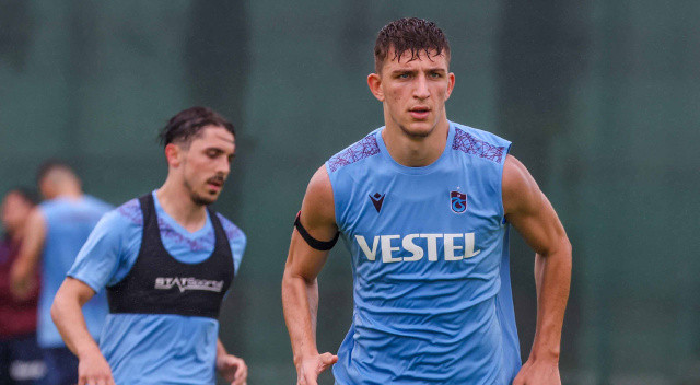 Spor Toto Süper Lig'de 38 yıl aradan sonra Abdullah Avcı ile birlikte şampiyonluk sevinci yaşayan Karadeniz ekibi, önümüzdeki sezonda şampiyonluğun en güçlü adaylarından biri olmak için kadro yapılanmasını sürdürüyor. As kadrosundan şimdiye kadar sadece Nwakaeme ile yollarını ayıran bordo-mavililer Larsen, Doğucan Haspolat ve Eren Elmalı'yı kadrosuna kattı. Avcı'nın talepleri doğrultusunda ise yönetim takviye çalışmalarını sürdürüyor.