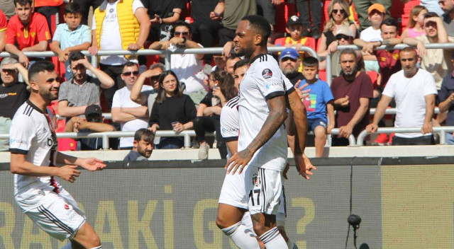 Larin, Ocak 2018'de transfer olduğu ve bir ara Belçika'ya kiralandığı Beşiktaş kariyerinde 109 maçta 39 gol 8 asist üretti.
Kanada Milli Takımı'yla Dünya Kupası'nda da boy gösterecek olan Larin'in piyasa değeri 10 milyon euro.