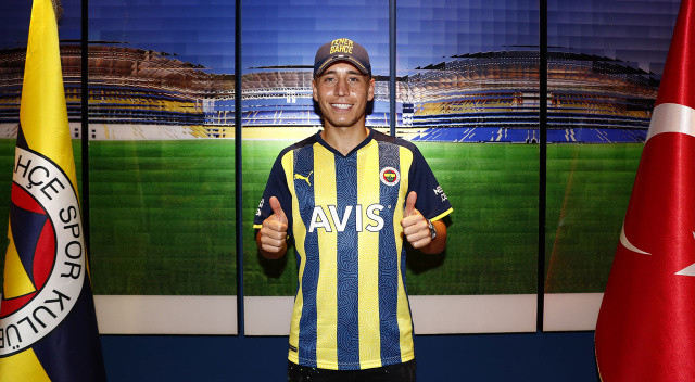 Fenerbahçe, 24 yaşındaki futbolcu Emre Mor ile 3 yıllık sözleşme imzaladığını açıkladı.
Sarı-lacivertlilerin resmi internet sitesinde yapılan açıklamada,