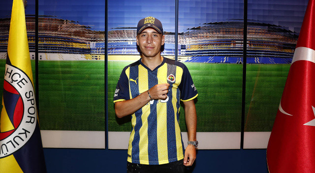 Emre Mor bu yaz Jorge Jesus'un 3. transferi oldu... Daha önce Lincoln Henrique ile Bruma açıklanmıştı.
Yıldız futbolcunun yıllık ücreti ise 1 milyon euro civarında