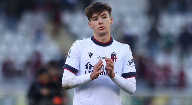 Brentford, Bologna'nın İskoç beki Aaron Hickey'i 14 milyon euroya kadrosuna kattı.