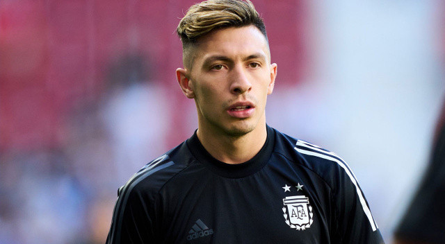Erik ten Hag yönetiminde Hollanda pazarına yönelen ve Ajax'tan Anthony'yi de isteyen Manchester ekibi, defansa ise Lisandro Martinez takviyesi yapmak istiyor. 24 yaşındaki ARjantinli stoperin Ajax yöentiminden ayrılık izni istediği yazıldı.