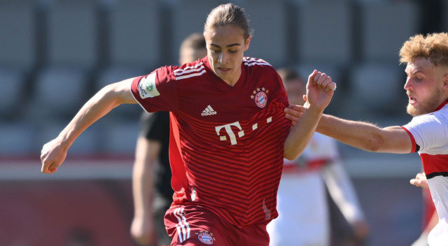 Juventus ile Barcelona, Bayern Münih genç takımında forma giyen 17 yaşındaki orta saha Kenan Yıldız için yarışıyor.