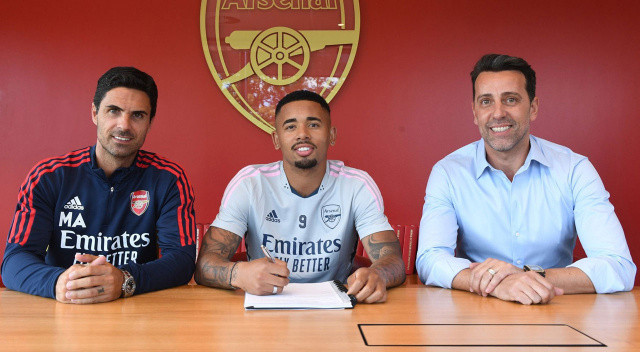 Premier League'de ilk 4'e giremeyen Arsenal yeni sezona iddialı hazırlanıyor. Londra devi, Manchester City'nin 25 yaşındaki Brezilyalı golcüsü Gabriel Jesus transferini açıkladı. Yeni 9 numarası için City'ye 52 milyon euro bonservis ödeyen