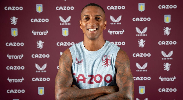 Aston Villa veteran sol bek Ashley Young'la bir sezon daha devam edecek. 36 yaşındaki İngiliz futbolcu geçen yaz İnter'den ayrılarak Villa'ya imza atmıştı.