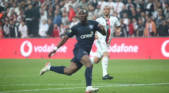 Beşiktaş'ta, Romain Saiss, Gedson Fernandes, Cenk Tosun ve Wout Weghorst'un ardından gözler Jackson Muleka'ya çevrildi. Sezonu Kasımpaşa'da tamamlayan ve bonservisi Standard Liege'de bulunan genç oyuncunun transferine dair flaş bir gelişme yaşandı. Muleka, Beşiktaş'a transferi için kulübü Standard'dan kolaylık istedi.