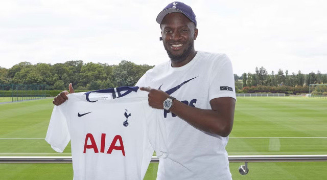 Transferde öncelik orta saha... Benfica'lı Joao Mario'dan sonuç alamayan Galatasaray geniş bir liste üzerinden çalışmalarını sürdürüyor ve birçok orta saha adayı ile görüşme yapıyor. 
Tottenham'da Conte'nin gözüne giremeyen ve yerine transfer yapılan Ndombele'ye kulüp aranıyor. Sarı-Kırmızılılar 25 yaşındaki Fransız