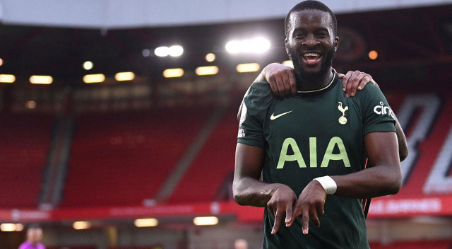 İngiliz ekibi, 3 yıl daha sözleşmesi olan oyuncuyu kadrosunda düşünmüyor. Transfermarkt verilerine göre oyuncunun piyasa değeri 30 milyon euro. 25 yaşındaki orta saha oyuncusunun sözleşmesinde 70 milyon euro serbest kalma maddesi bulunuyor.
Ndombele, geçtiğimiz sezon Lyon'da 30 maça çıktı 3 gol, 3 asistlik performans sergiledi.