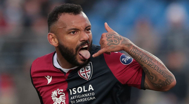 Joao Pedro ile anlaşma tamam... Brezilya asıllı İtalyan forvet Cagliari'de iyi bir sezon geçirdi. Galatasaray yönetimi 30 yaşındaki forvetle yıllık 2 milyon euro ve 3 yıllık sözleşme üzerinden el sıkıştı.
Galatasaray, Abdülkerim transferinde olduğu gibi bonservis bedelini 2-3 yıla yaymak istiyor. Cagliari ile pazarlıklar sürüyor.