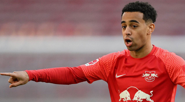 Leeds United, RB Leipzig'den 3. transferini yapmak üzere... 23 yaşındaki Amerikalı önlibero Tyler Adams için 20 milyon euroluk anlaşma sağlandı...
Premier League ekibi daha önce de RB Salzburg'dan Brenden Aaronson ile Rasmus Kristensen'e toplam 45 milyon euro ödemişti.