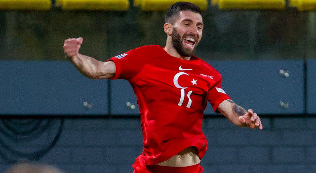 Teknik direktör Stefan Kuntz tarafından geçtiğimiz ay oynanan 4 milli maçta kadroda yer almıştı... 5 kez A Milli olan Antalyasporlu futbolcu Litvanya maçında attığı 2 gol ve oynadığı futbolla dikkatleri üzerine çekmişti.