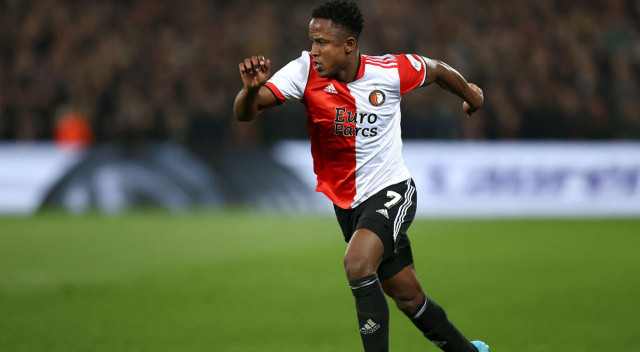 Feyenord'un Kolombiyalı sol açığı Luis Sinisterra, Leeds United'da... Premier League ekibi bu transfer için en az 25 milyon euro bonservis ödeyecek. Feyenoord Luis Sinisterra'yı 2018 yazında Kolombiya liginden 2 milyon euroya almıştı.