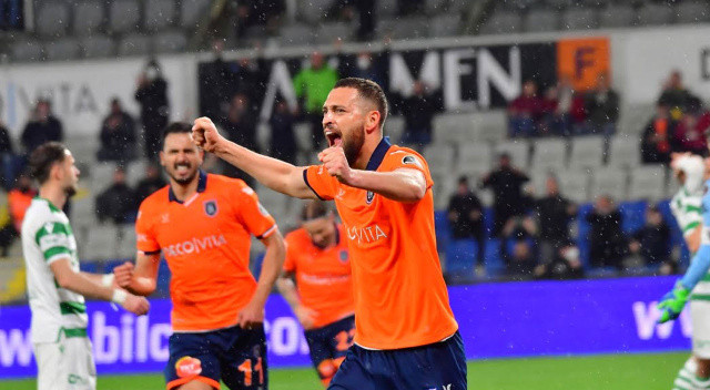 Medipol Başakşehir, iki sezondur takımda kiralık olarak oynayan Brezilyalı futbolcu Leonardo Duarte'nin transferi için kulübü Milan ile anlaşma sağladı. Turuncu-lacivertliler, Duarte ile 4 yıllık anlaşma imzaladı...
Kulübün resmi internet sitesinden konuyla ilgili yapılan açıklamada,