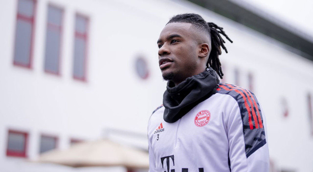 Premier League'in yeni takımı Nottingham Forest, Bayern Münih'ten Omar Richards'ı da bitirdi. 24 yaşındaki İngiliz stoper için 10 milyon euro bonservis ödenecejk.