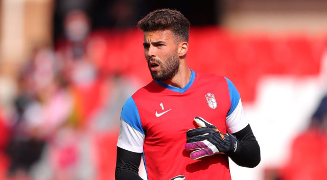 Lazio'nun yeni kalecisi Luís Maximiano oldu. La Liga'da Granada forması giyen 28 yaşındaki eldivenin yanı sıra Romagnoli, Casale ve Marcos Antonio gibi isimlerde Lazio'ya imza atacak.
