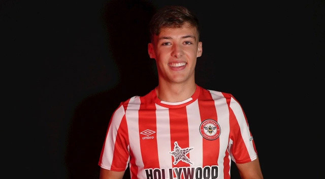 Bologna'nın 19 yaşında İskoçya'dan buluğ getirdiği sol bek Aaron Hickey, 21 yaşında Brentford'a 22 milyon euroya satıldı. İtalyanlar Aberdeen'den bir başka genç İskoç yeneteği daha şimdiden kadrosuna kattı.