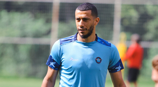 Vole YouTube kanalına konuşan Younes Belhanda, Galatasaray'dan ayılmasıyla ilgili şunları söylemişti:
“Galatasaray’da dört yıl geçirdim. Bu kulübe çok bağlıydım. Üç ay oturup üzüntü çekemezdim. İkinci proje geldiğinde Adana Demirspor’a geçtim. Galatasaray’a kızgın değilim. Orada tek bir sorunum vardı ama bu kişisel bir sorundu. Ben de FIFA’ya başvurdum, mesele asla para değildi, onun bunu yapmaya hakkı olmadığını göstermek için yaptığım bir hamleydi.