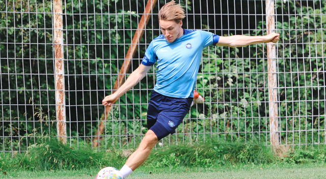 Adana Demirspor'a geçen yaz katılan Norveçli sağ bek Jonas Svensson ise Vole'ye verdiği röportajda Montella'nın kendisini defansif olarak çok geliştirdiğini söylemişti.