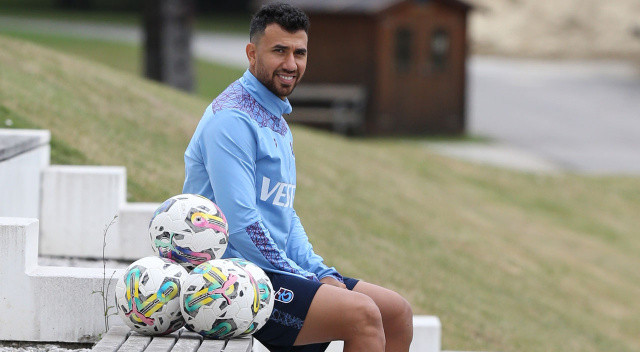 Dün kampa katılır katılmaz antrenmanda yer alıp çift kale maçta oynayan 27 yaşındaki futbolcu,
