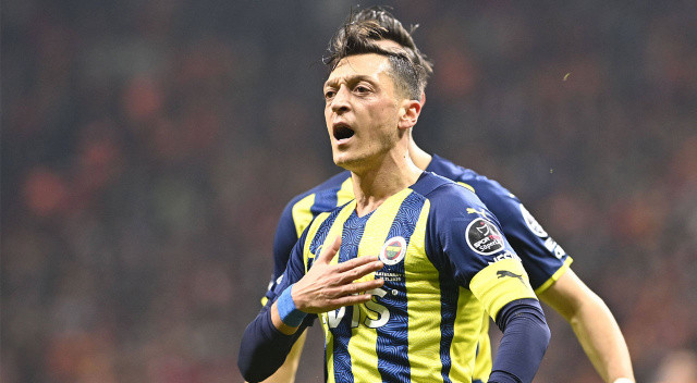 Fenerbahçe'ye büyük umutlarla transfer olan ancak beklentilerin altında kalan ve sarı-lacivertlilerin eski teknik direktörü İsmail Kartal ile yaşadığı problem nedeniyle kadro dışı kalan, Jorge Jesus'un planlamasında da yer almayan Mesut Özil ile yollar ayrıldı. Türk asıllı Alman futbolcunun yeni adresi ise netleşmek üzere.