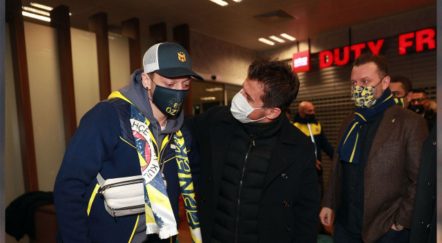 Her defasında kariyerine ve özel hayatına İstanbul'da devam etmek istediğini söyleyen Mesut, Başakşehir ile anlaştı. 33 yaşındaki futbolcunun turuncu-lacivertlileri seçmesindeki önemli etkenlerden biri de Medipol Başakşehir Teknik Direktörü Emre Belözoğlu.