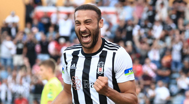 Beşiktaş'a 3. kez geri dönen Cenk Tosun, Mainz 05 karşısında galibiyeti getiren golü attı. Tecrübeli santrfor çaprazdan şık bir vuruşla nefis bir gole imza attı.