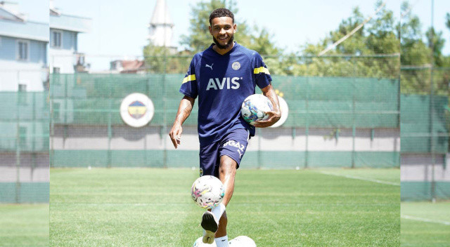 Joshua King, İngiltere’den Türkiye’ye gelen futbolcuların başarısı ile ilgili yöneltilen soruya “Mental bir problemle alakalı. Yaşam şekliyle alakalı bir şey. Yaşam tarzını, iş etiğini aksatırsanız bu problem olabiliyor. Ben burada daha önce oynayanları biliyorum. Omar, Sörloth, Linnes buraya geldikten sonra yüksek performans ile oynadılar. Ben de aynı mantaliteye sahibim. Ben de burada büyük hırsla çalışmak istiyorum. Bunun yanı sıra taraftarlarımız çok tutkulular. İkinci bir din gibi Fenerbahçe’ye sarılıyorlar. Ben de buraya tatil yapmak için değil başarmak için geldim. Bunun için mutluyum verdiğim karardan dolayı yüzde 1 şüphem yok” yanıtını verdi.