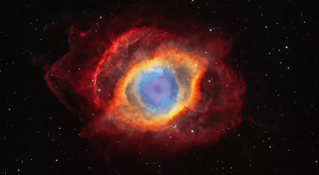 Weitang Liang’ın Şili’de çektiği Helis Bulutsusu fotoğrafı da Yıldızlar ve Bulutsular kategorisinde ödül aldı. 