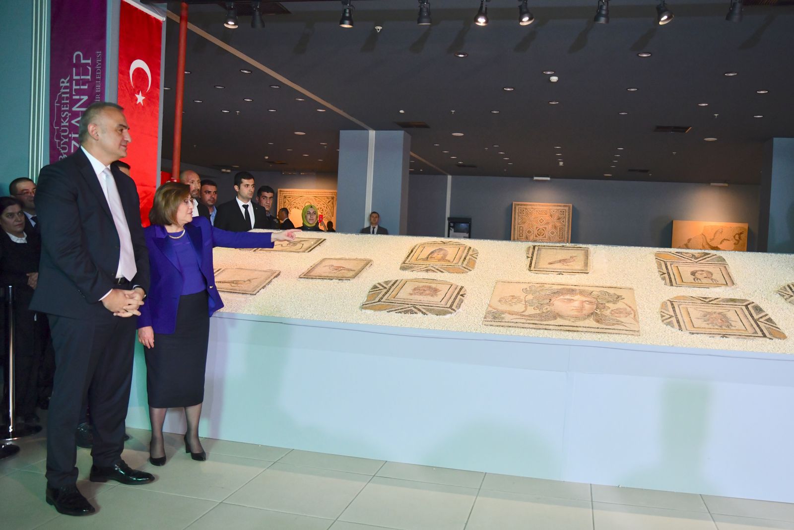 'Çingene Kızı' mozaiği törenle ziyarete açıldı