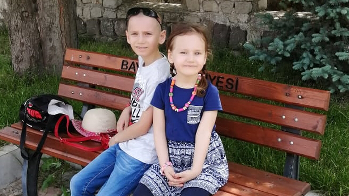 Eline kına yakıp uyuttuğu kızı ile oğlunu yangında kaybetmenin acısını yaşıyor