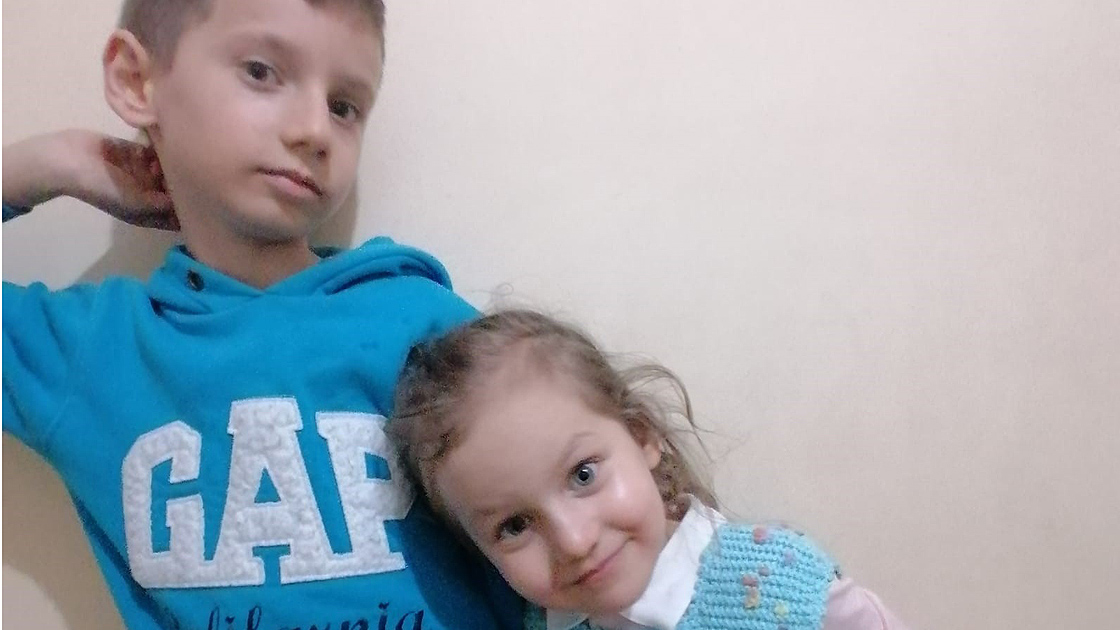 Eline kına yakıp uyuttuğu kızı ile oğlunu yangında kaybetmenin acısını yaşıyor