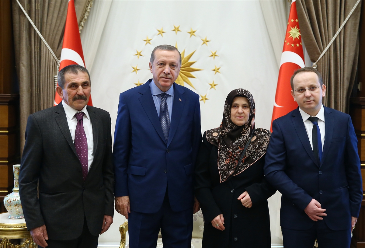 Erdoğan'ın 15 Temmuz gazisiyle kucaklaştığı an