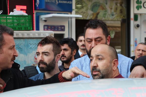 Şişli'de iki grup kavga etti! Ortalık savaş alanına döndü...