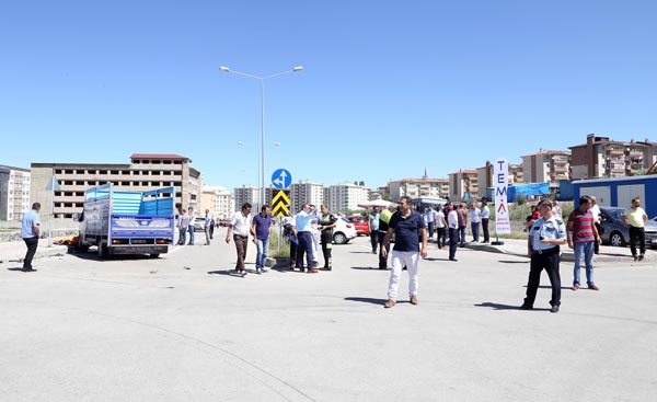 Polis elinde telefonla kalakaldı! ' Şimdi ne diyeceğim?'