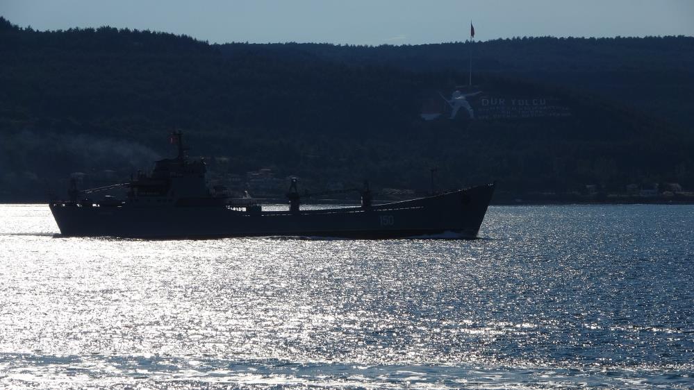 'Saratov' Çanakkale Boğazı'ndan geçti