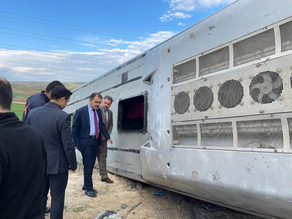 Çankırı'da işçileri taşıyan otobüs devrildi, çok sayıda yaralı var