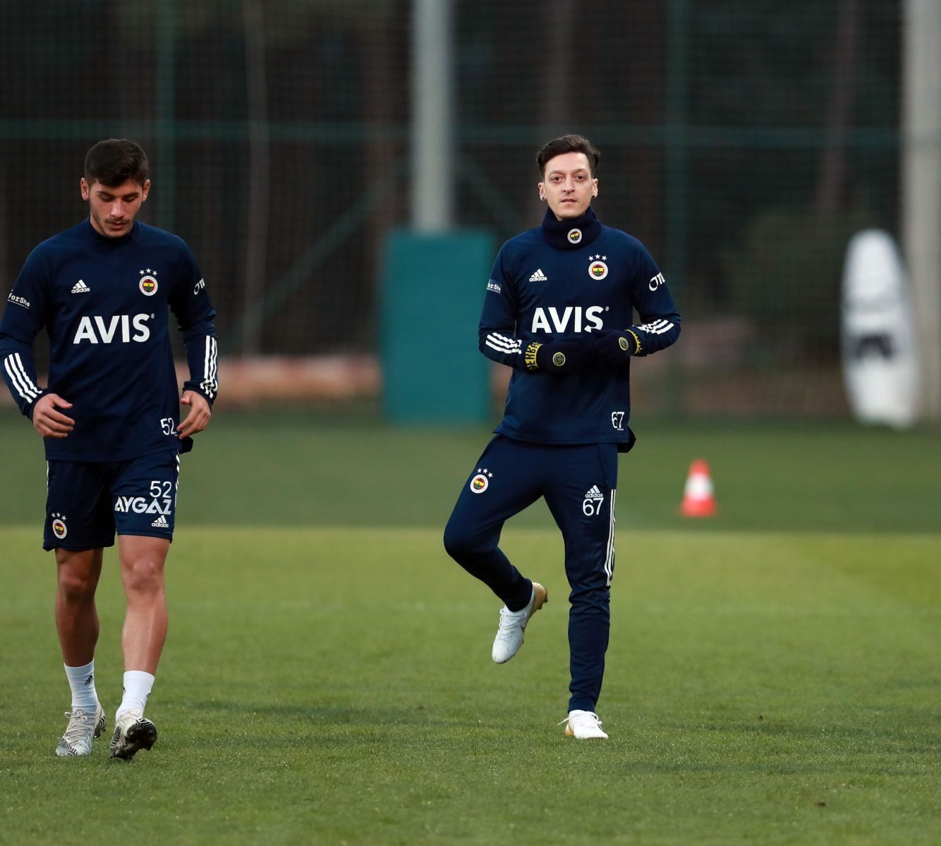 Mesut Özil, Fenerbahçe'deki ilk antrenmanına çıktı