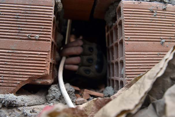 Nusaybin'de tuzaklanan el yapımı patlayıcılar imha ediliyor