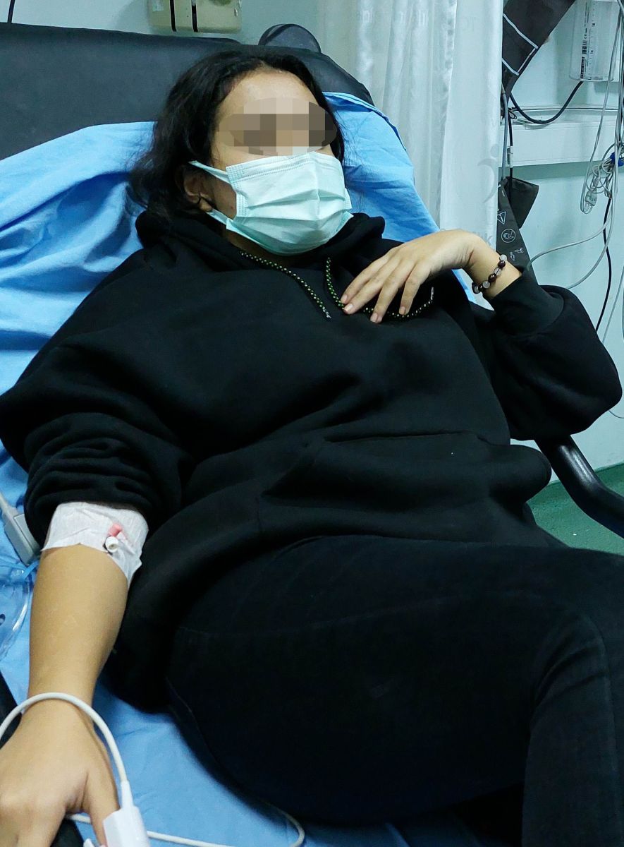 Okulda dehşet! Genç kız sınıfta sırtından bıçaklandı