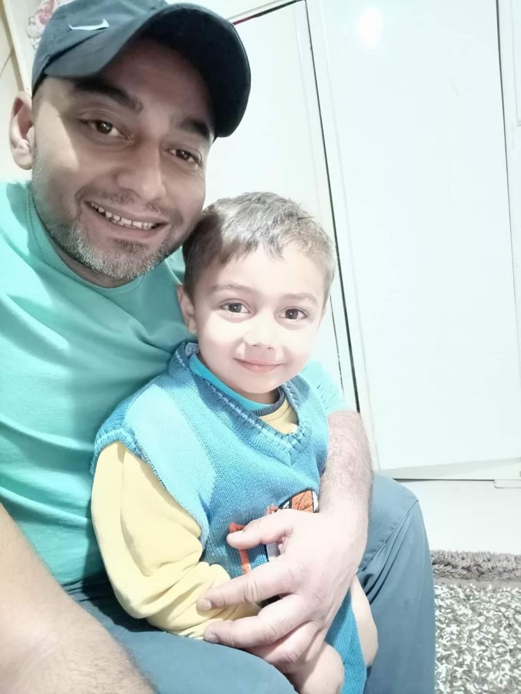 Manevra yapan minibüsün altında kalan 2 yaşındaki çocuk canından oldu