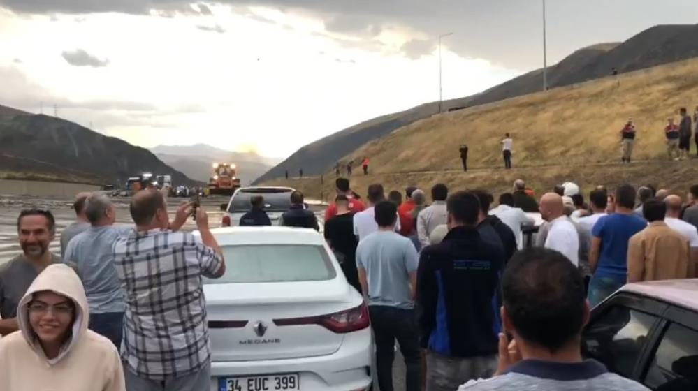 Erzincan-Sivas yolu ulaşıma kapandı
