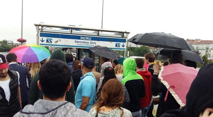 Küçükçekmece'de metrobüs kazası (Metrobüs kazası son durum)