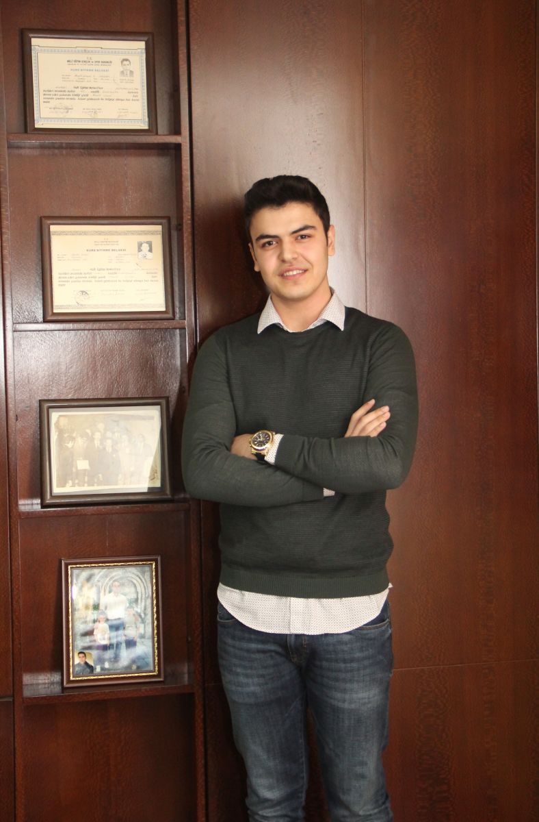 20 yaşında kitap yazdı, Hollywood peşine düştü