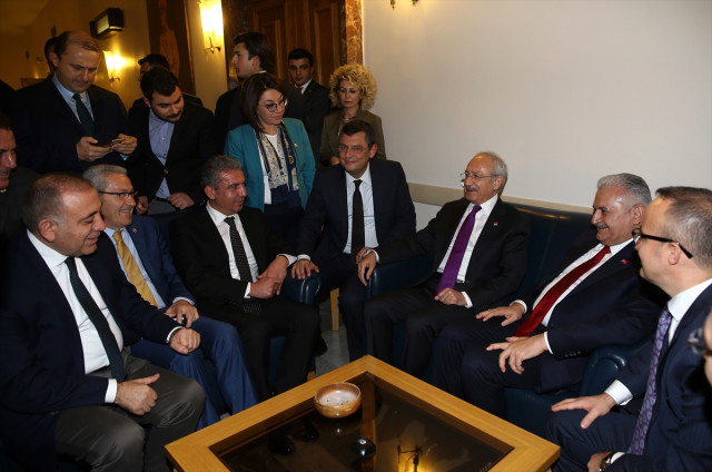 Meclis'te sürpriz görüşme