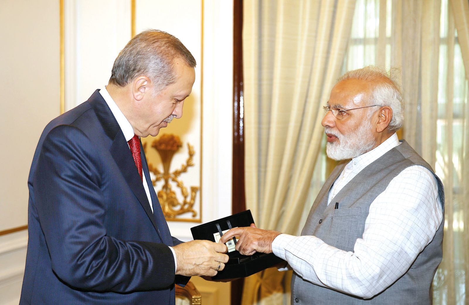 İslamcı yazar tartışması: Tekkeye mürit  aramıyoruz!..